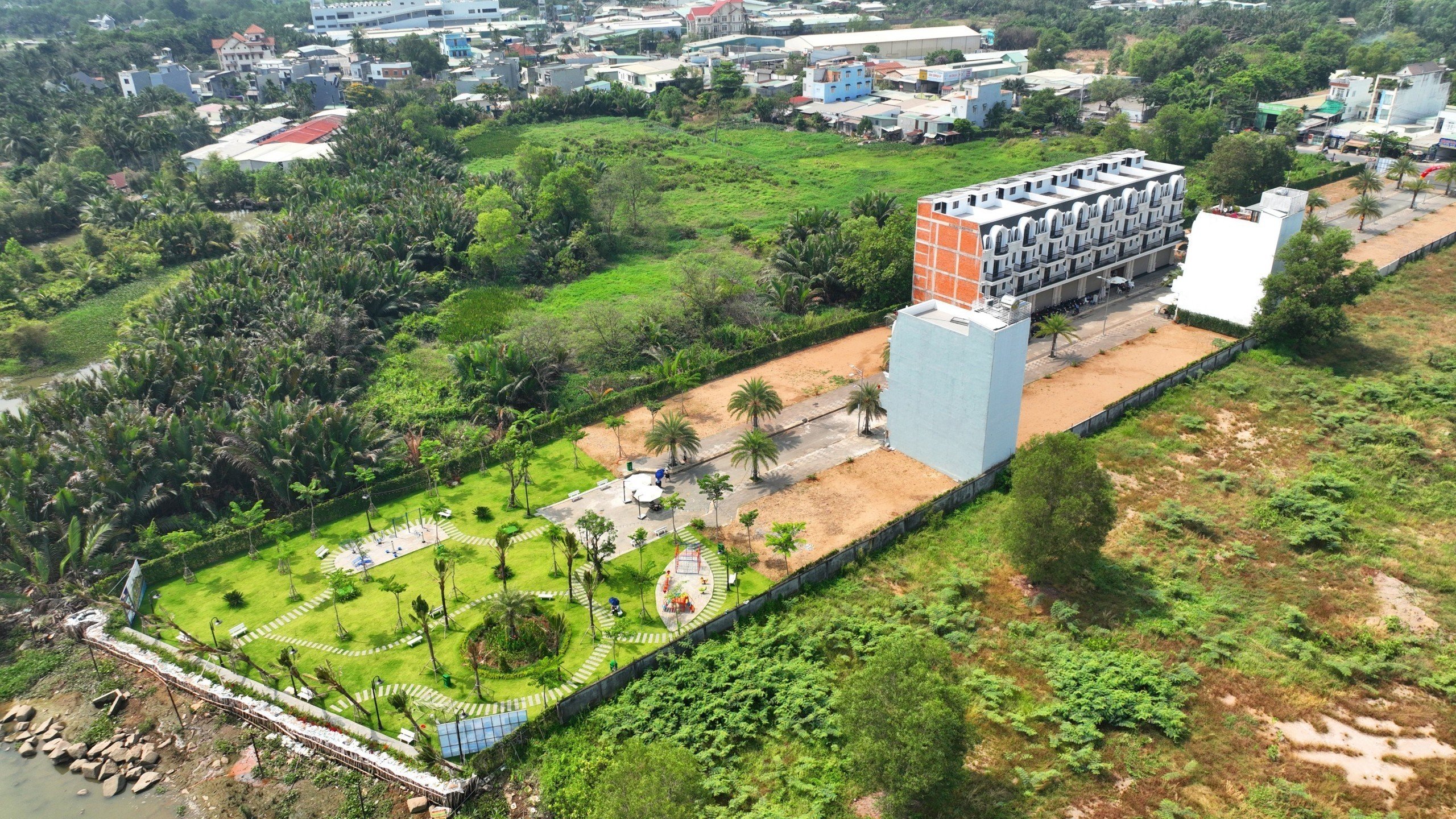 ĐẤT NỀN NHÀ PHỐ VEN SÔNG NGUYỄN XIỂN RIVERPARK QUẬN 9 3