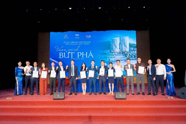 Hơn 1.000 chuyên viên kinh doanh tham gia lễ ký kết phân phối chiến lược The Sailing Quy Nhơn – Giai đoạn 2 1 Hơn 1.000 chuyên viên kinh doanh tham gia lễ ký kết phân phối chiến lược The Sailing Quy Nhơn – Giai đoạn 2