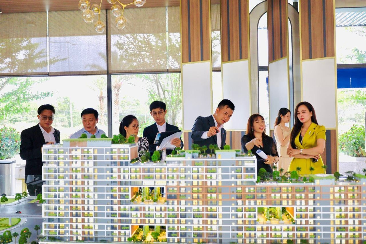 Những tín hiệu rộn ràng cuối năm: Nơi khởi công dự án chỗ rục rịch bán hàng 1 Những tín hiệu rộn ràng cuối năm: Nơi khởi công dự án chỗ rục rịch bán hàng