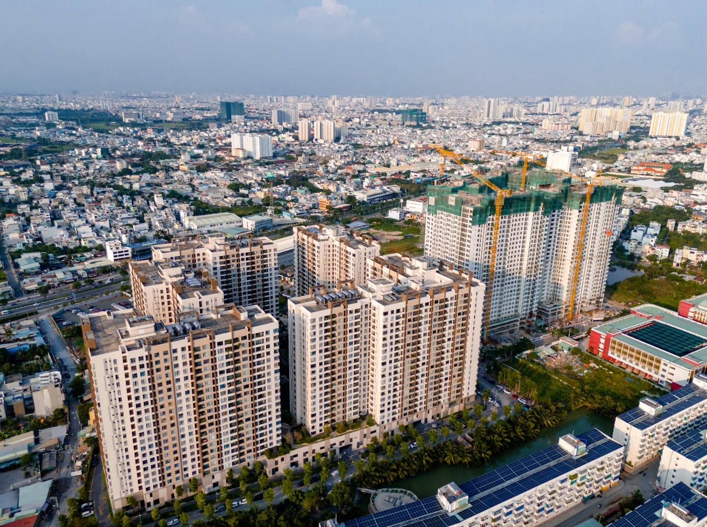 Thị trường địa ốc phía Nam đang ở chốt chặn cuối cùng để bật dậy trong năm 2024? 4 thi truong dia oc phia nam dang o chot chan cuoi cung de bat day trong nam 2024 hinh3
