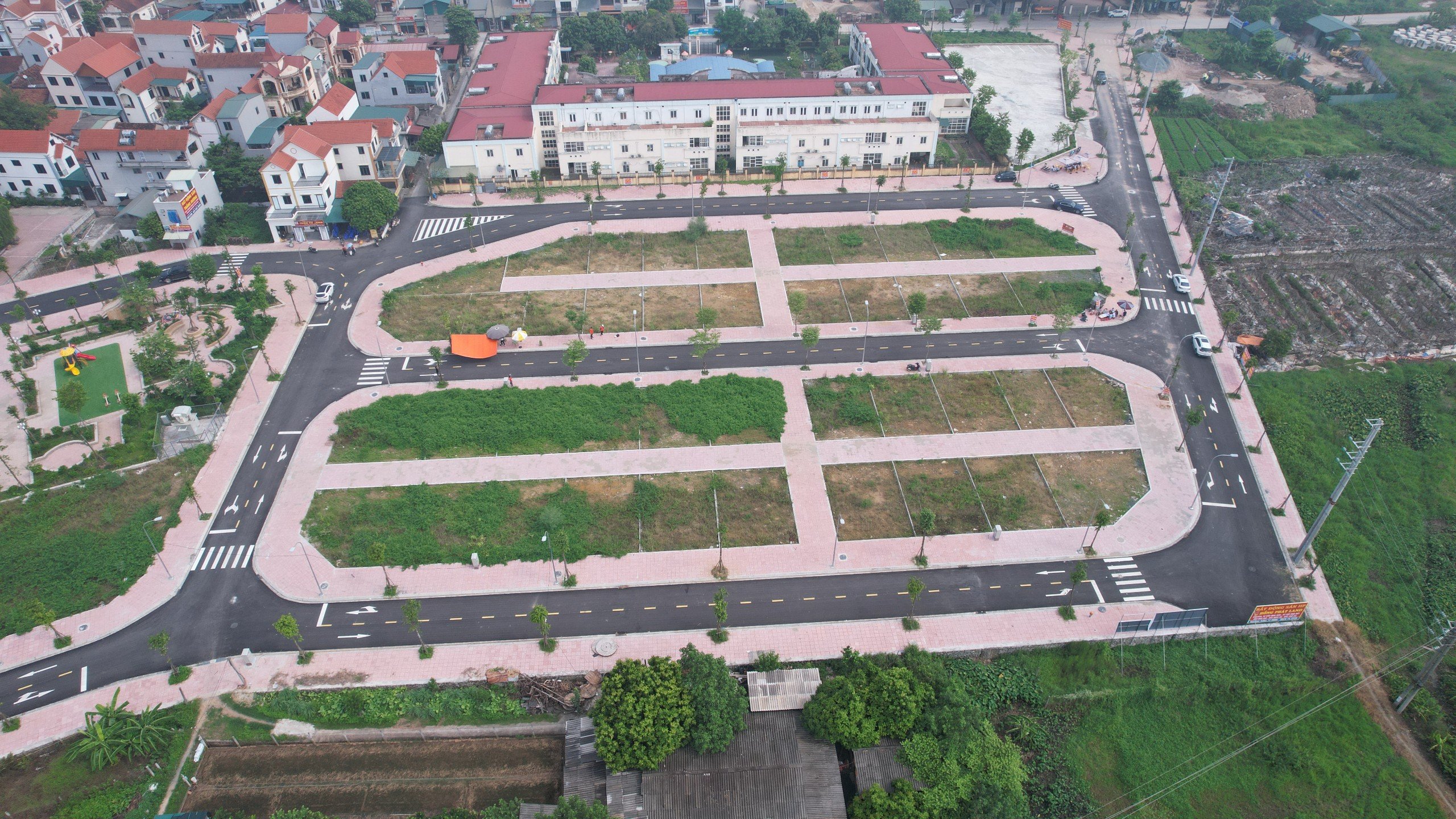 Nhà đầu tư đang gom hàng bất động sản chờ làn sóng tăng giá mới 1 Nhà đầu tư đang gom hàng bất động sản chờ làn sóng tăng giá mới