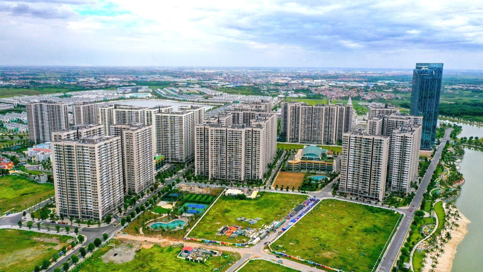 Giá chung cư Hà Nội diễn biến bất ngờ, nhà đầu tư có nên mua? 1 Giá chung cư Hà Nội diễn biến bất ngờ, nhà đầu tư có nên mua?