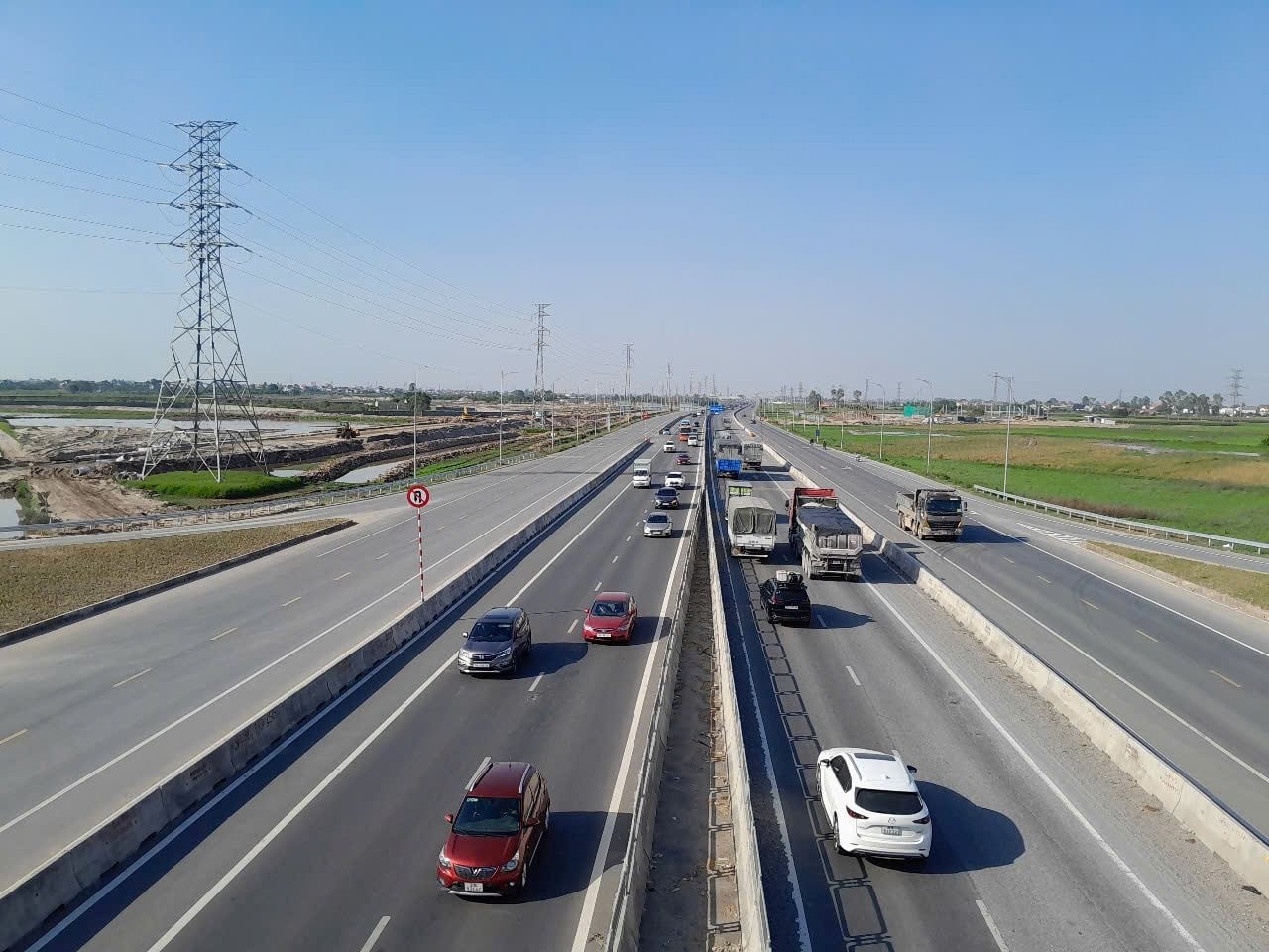 Kiến nghị đầu tư 22.000 tỷ đồng xây dựng tuyến cao tốc dài 68km, kết nối cửa khẩu Dinh Bà đến TP Cao Lãnh (Đồng Tháp) 1 Kiến nghị đầu tư 22.000 tỷ đồng xây dựng tuyến cao tốc dài 68km, kết nối cửa khẩu Dinh Bà đến TP Cao Lãnh (Đồng Tháp)