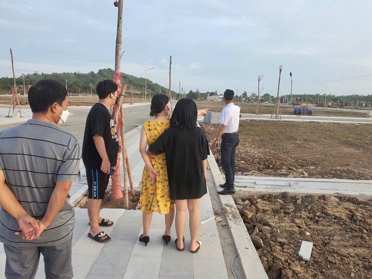 Sốt đất khó xuất hiện trong năm 2025, nhà đầu tư nên bỏ tiền vào đâu? 2 Sốt đất khó xuất hiện trong năm 2025, nhà đầu tư nên bỏ tiền vào đâu?