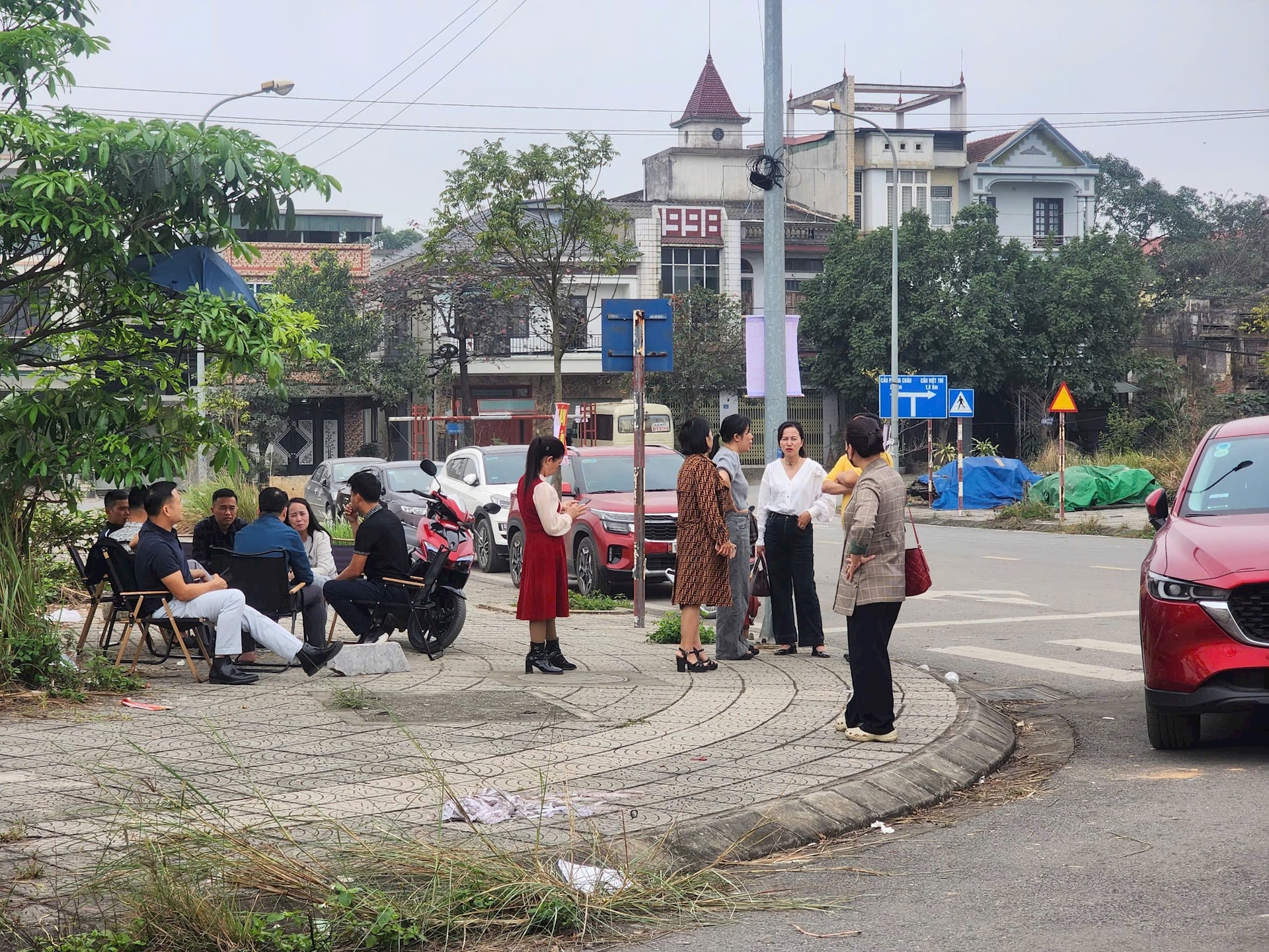 Điều chỉnh bảng giá đất mới, thông tin về việc sáp nhập địa phương khiến xu hướng săn đất tăng, nhiều nhà đầu tư sợ bị đứng ngoài cuộc 1 Điều chỉnh bảng giá đất mới, thông tin về việc sáp nhập địa phương khiến xu hướng săn đất tăng