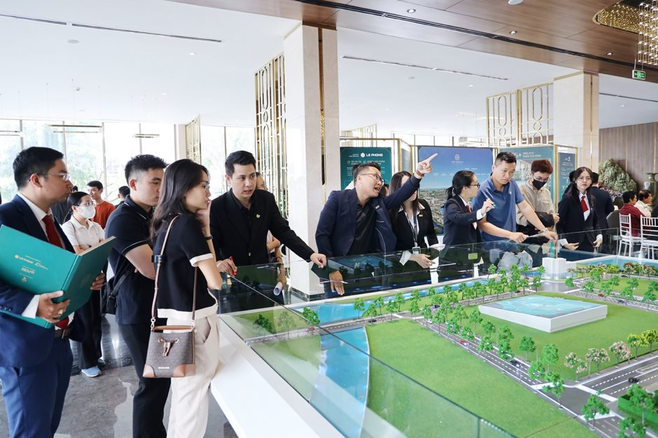 Tích cóp hơn 1 tỉ đồng mua căn hộ hay gửi ngân hàng? 1 Tích cóp hơn 1 tỉ đồng mua căn hộ hay gửi ngân hàng?