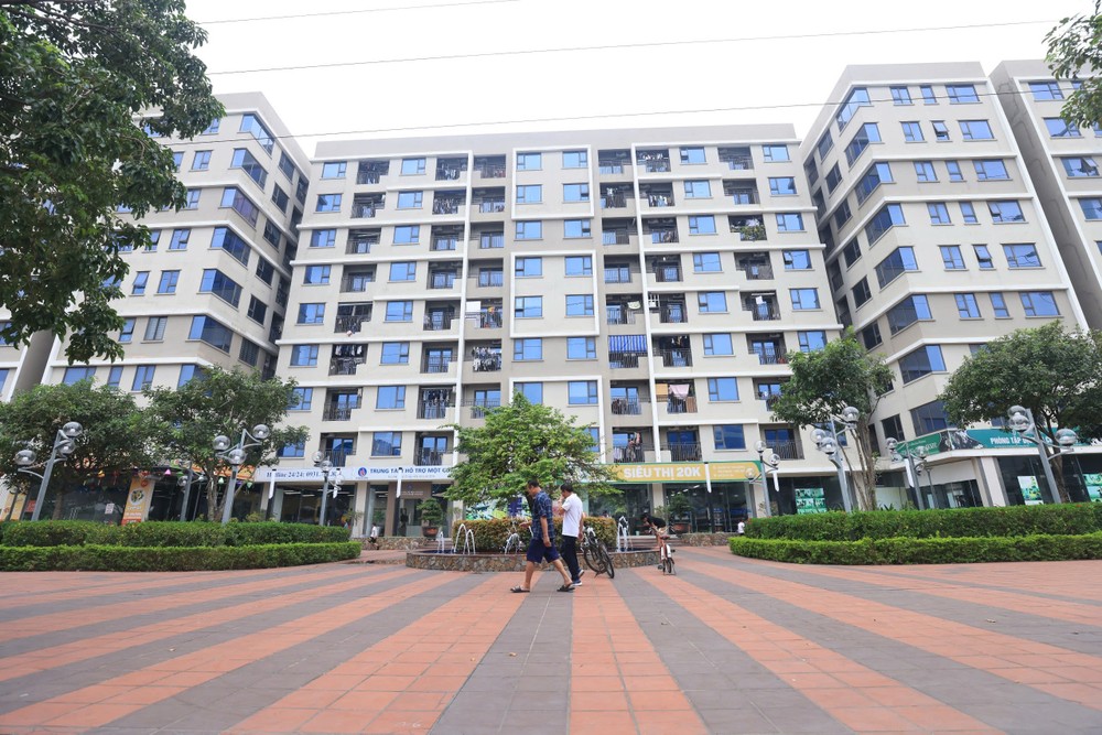 Nhà ở cho thuê; Chuyển từ tư duy sở hữu sang bảo đảm quyền được ở 2 Bộ Xây dựng nói gì về việc nhà ở xã hội mỗi nơi một giá?